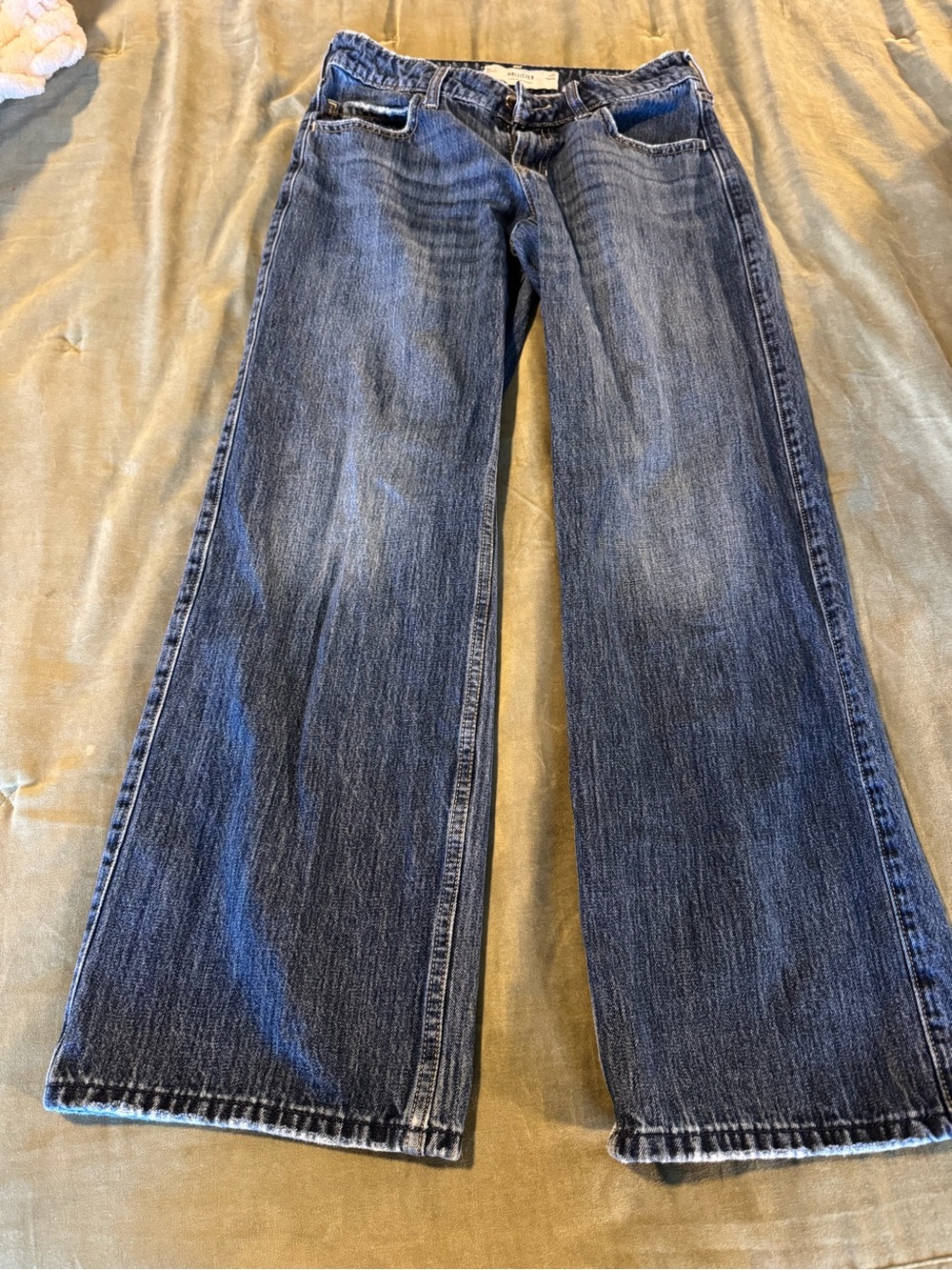 Women’s hollister low rise baggy jeans in size 0R